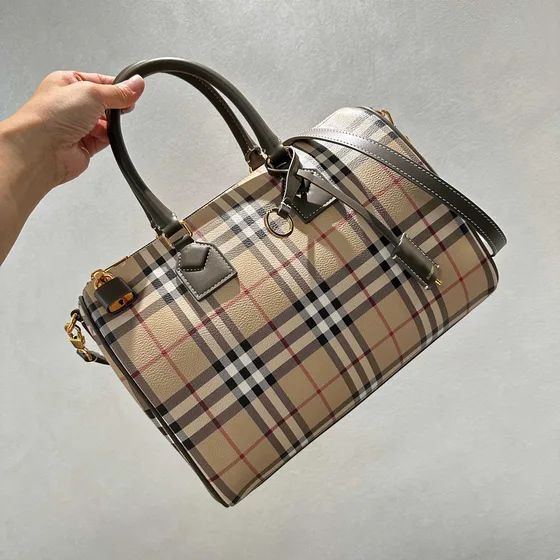 Burberry Check Medium Bowling Bag Vintage Check/بيج بني Top Handle