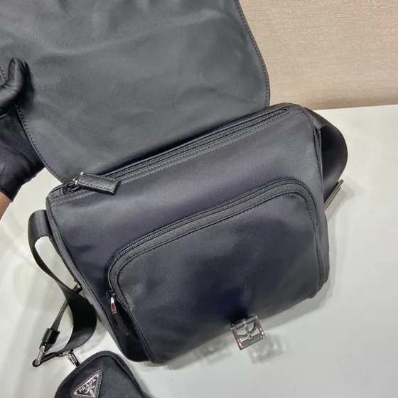 Prada Re-Нейлон Сумка-мессенджер With Detachable Мешочек Чёрный Crossbody