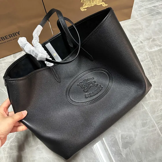 Burberry Embossed Crest Pelle Tote Nero Borsa tote