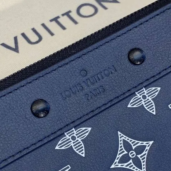 Louis Vuitton Pochette To-Go Blå Monogram 30 x 21 5 x 1 cm everyday