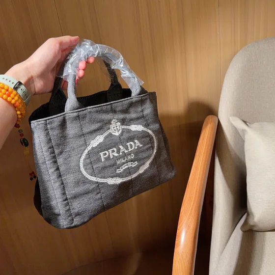 Prada Lona Embroidered Logo Alça superior Bag Cinza Alça superior