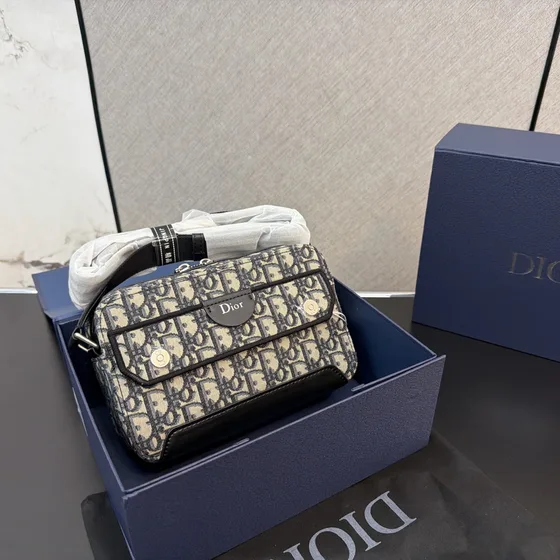 Dior Dior Oblique Messenger Pouch Black Crossbody