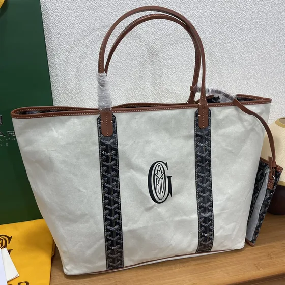 Goyard Saint Louis Pm White Tote Bag