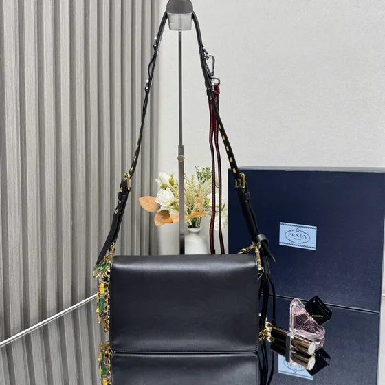 Prada Soft Sound Schultertasche Schwarz Schultertasche