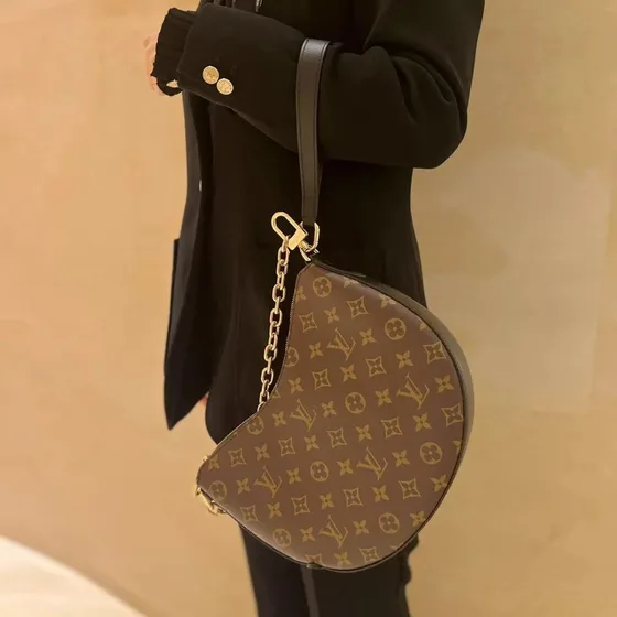 Louis Vuitton Loop Monogram Coklat Shoulder Bag