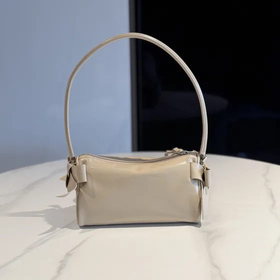 Miu Miu Lakkert skinn Skulderveske With Bows Beige Skulderveske
