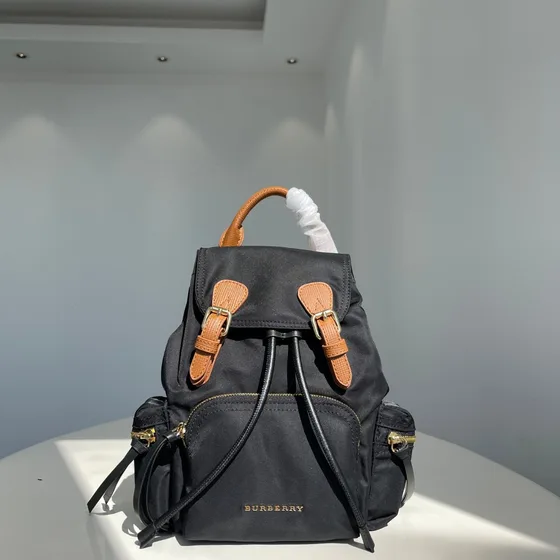 Burberry The Medium Rucksack In Technical Nylon And Leder Zwart Rugzak