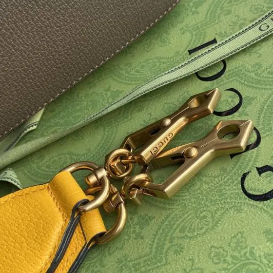 Gucci GG Supreme Camera Bag GG Supreme Monogram Brown Yellow crossbody