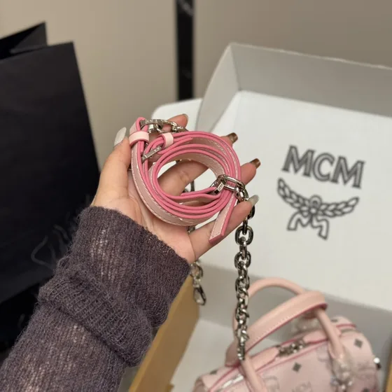MCM Essential Boston Bag Rosa Crossbody