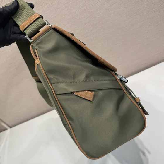 Prada Nylon Sac messager With Cuir Trim Military Vert Crossbody