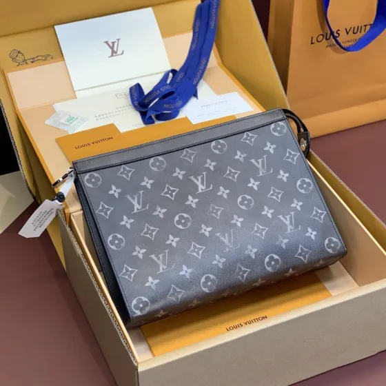 Louis Vuitton M11764 Pochette Voyage Monogram 27 x 21 x 6 business