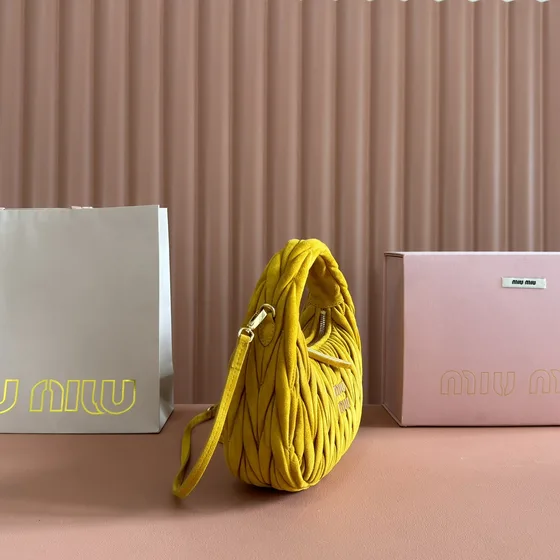 Miu Miu Wander Matelassé Camoscio Hobo Bag Giallo Hobo