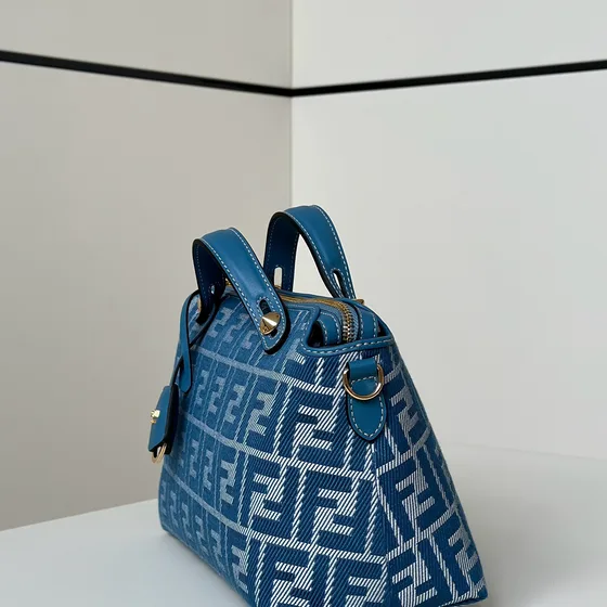 Fendi By The Way Boston Bag Light Bleu Anse supérieure