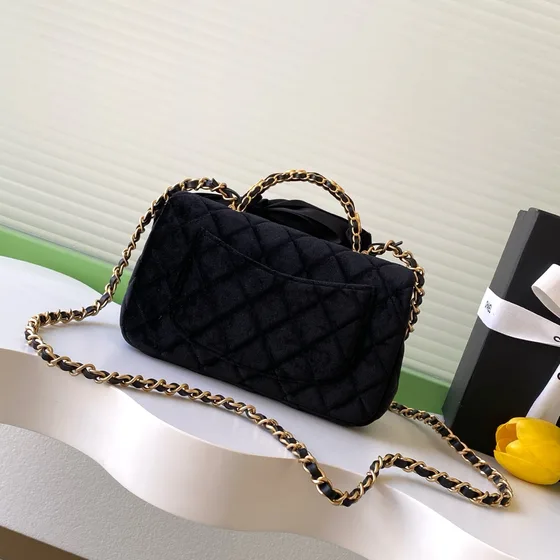Chanel Сумка с клапаном With Bow Handle Чёрный Верхняя ручка