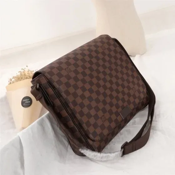 Louis Vuitton District Mm Marrone Crossbody