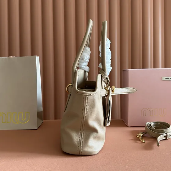 Miu Miu Nappa Læder Tophåndtag Bag Beige Tophåndtag