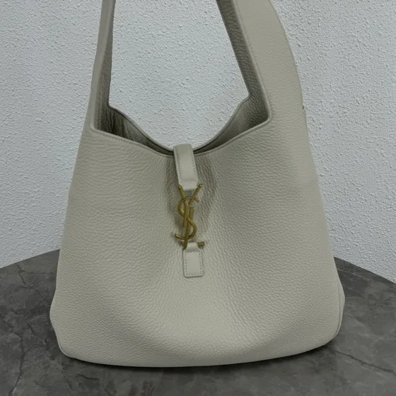 YSL Le 5 À 7 Supple Tote Off Blanco Bolso tote