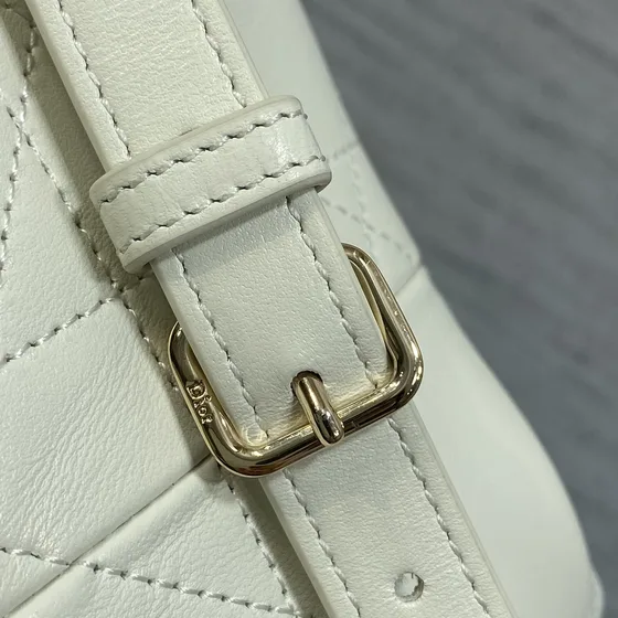 Dior Dior Quilted Vertical Chain Bag Bianco Crossbody