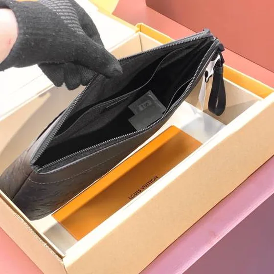 Louis Vuitton M82545 Noir Monogram Shadow 32 x 21 x 8 cm travel