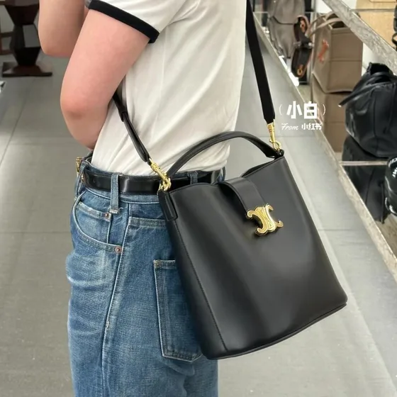 Celine Triomphe Bucket Sort Skuldertaske