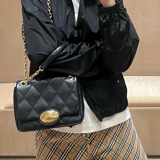 Burberry Small Quilted Skinn Chain Crossbody-veske Sort Crossbody