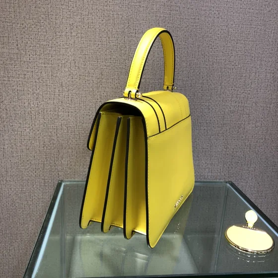 Bvlgari Serpenti Forever Top Handle Bag Bright أصفر Top Handle