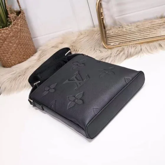 Louis Vuitton messenger Noir Monogram Empreinte 26x28x5cm