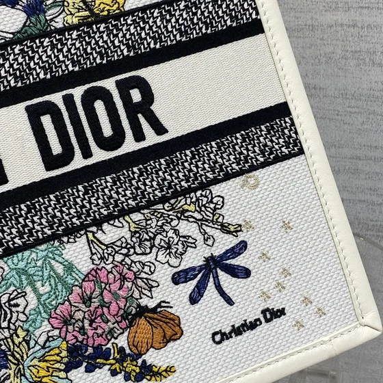 Dior Dior Book Tote Vit Kass