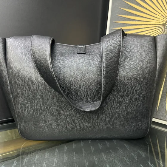 YSL Le 5 À 7 Bea Tote Zwart Hobo