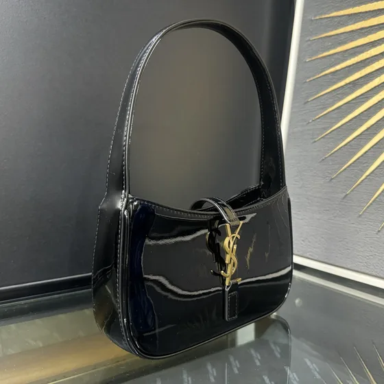 YSL Le 5 À 7 Hobo Bag Noir Hobo