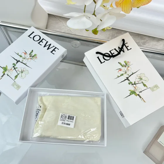 Loewe Insect Bag Charm สีฟ้า, Lime สีเขียว Pouch