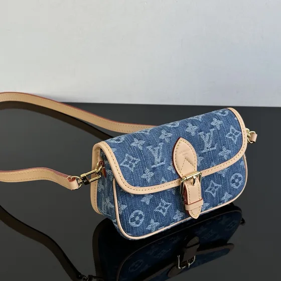 Louis Vuitton Nano Diane Azul Crossbody