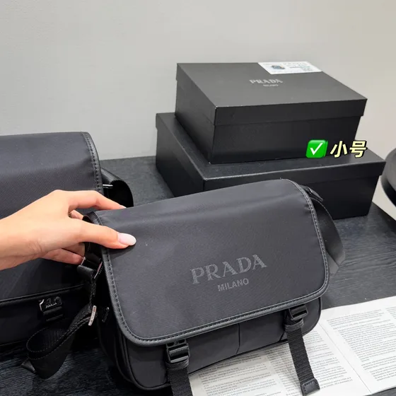 Prada Nylon Botväska Svart Crossbody