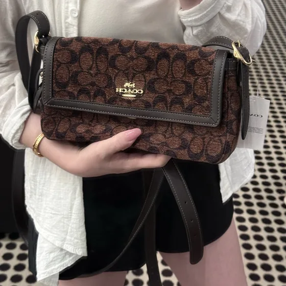Coach Tanner Crossbody In Signature Denim بني Shoulder Bag