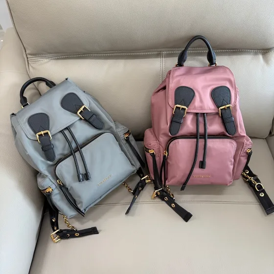 Burberry The Medium Rucksack In Technical Naylon And Deri Lacivert Mavi & Dusty Pembe Sırt çantası