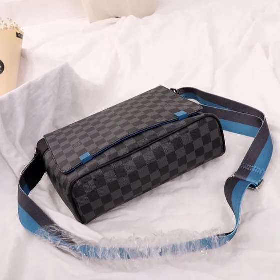 Louis Vuitton District Pm Graphite Blauw Crossbody