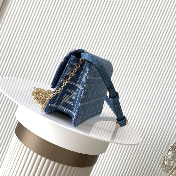 Fendi Baguette Chain Carteira Azul Woc
