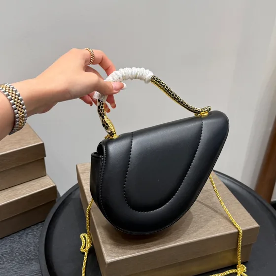 Bvlgari Serpenti أسود Top Handle