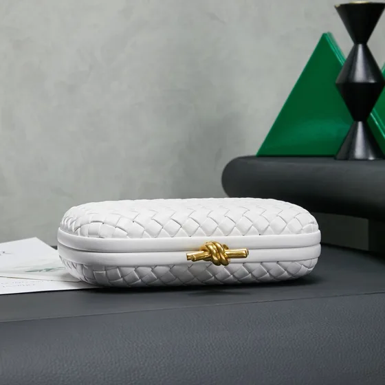 Bottega Veneta Intreccio Knot Clutch Hvit Clutch