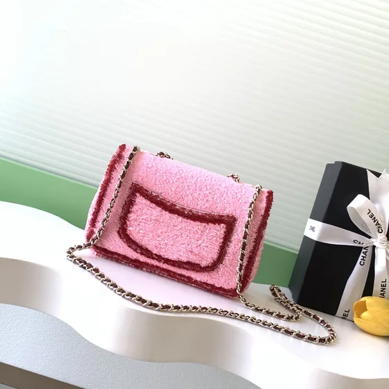 Chanel Classic Flap Lyserød Flaptasketur