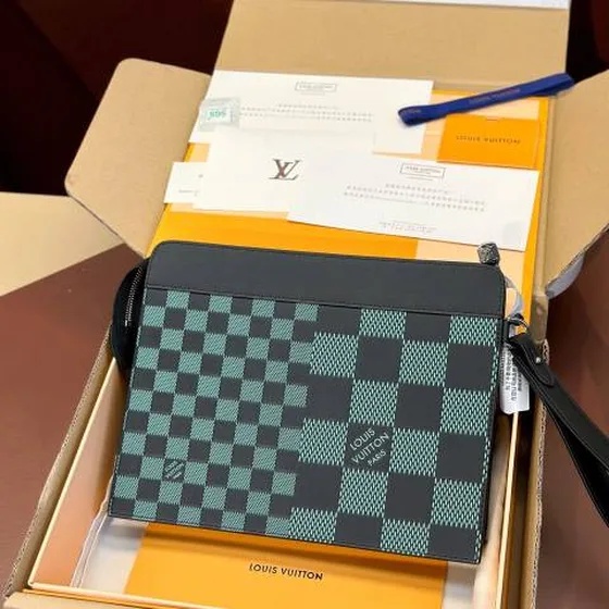 Louis Vuitton N60448 Damier Infini 3D black and turquoise 21 x 27 x 5 cm crossbody