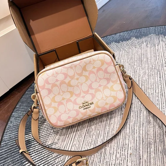 Coach Mini Jamie Camera Bag In Signature Vải bạt With Rainbow Print Rainbow Pastel Be Crossbody