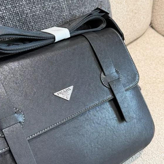 Prada Saffiano Läder Botväska Svart Crossbody