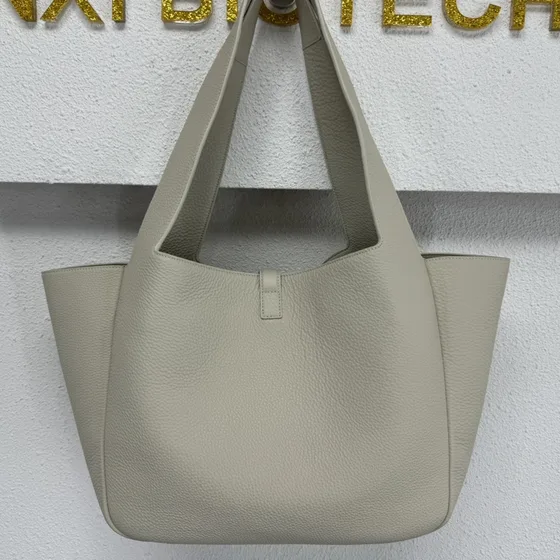 YSL Le 5 7 Supple Tote Off White Tote Bag