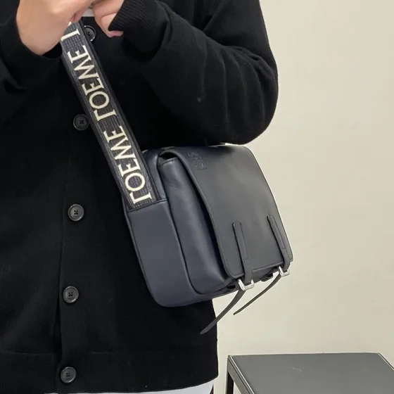 Loewe Small Cuir Sac bandoulière Dark Gris Crossbody