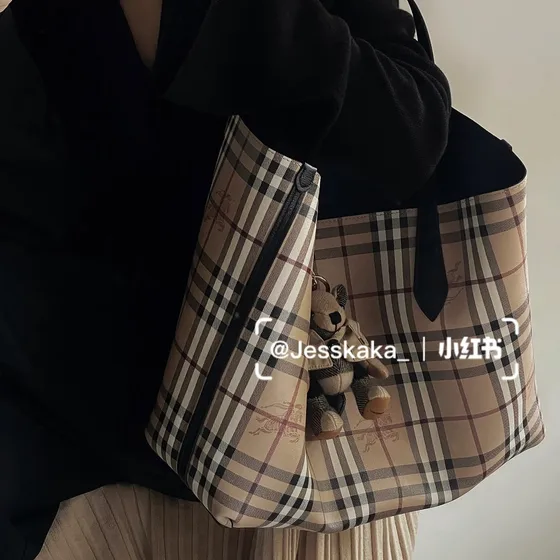 Burberry Haymarket Check Tote Beige/Sort Shoppertasketur