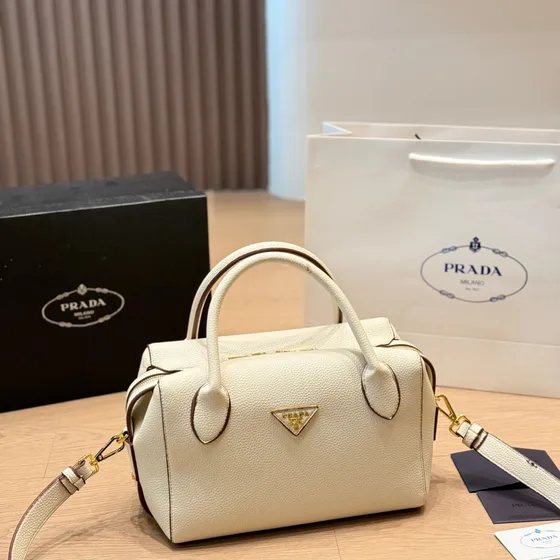 Prada Deri Üst sap Boston Bag Beyaz Üst sap