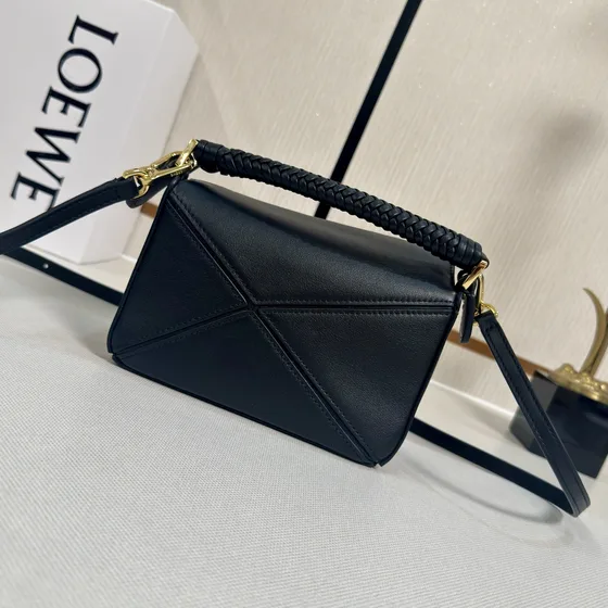 Loewe Puzzle Edge Small Bag สีดำ Crossbody