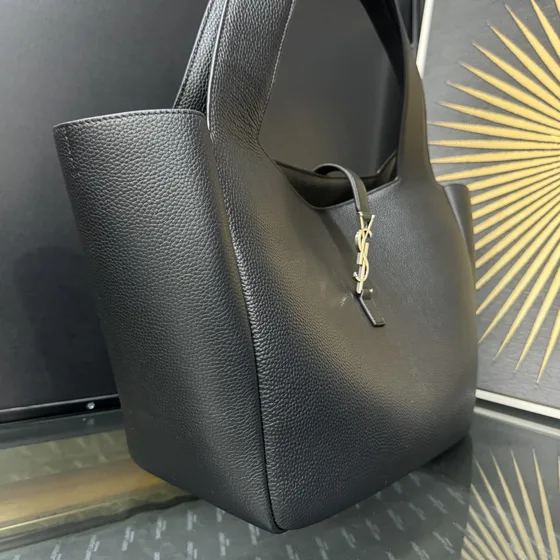 YSL Le 5 À 7 Bea Tote Zwart Hobo