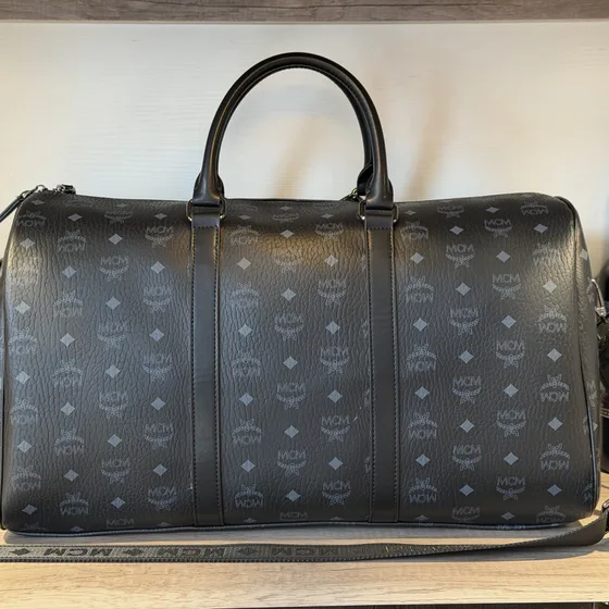 MCM Traveler Weekender Visetos Zwart Schoudertas